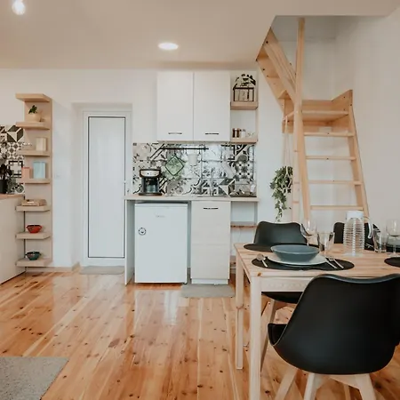 Artiesta - 5 Apartment