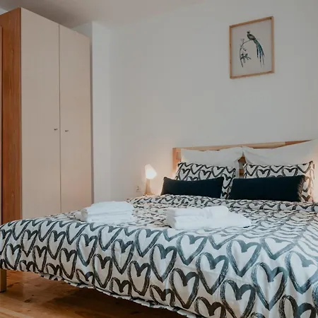 Artiesta - 7 Apartments In Sofia City Center *