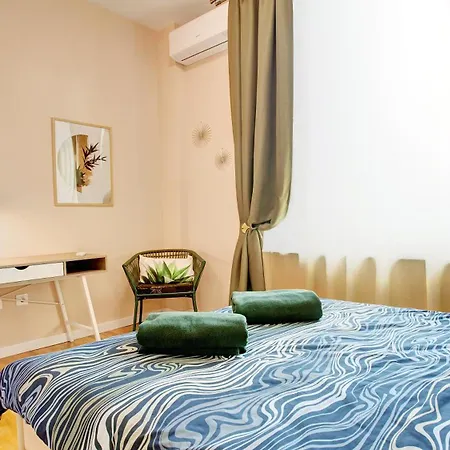 Artiesta - 7 Apartments In Sofia City Center סופיה