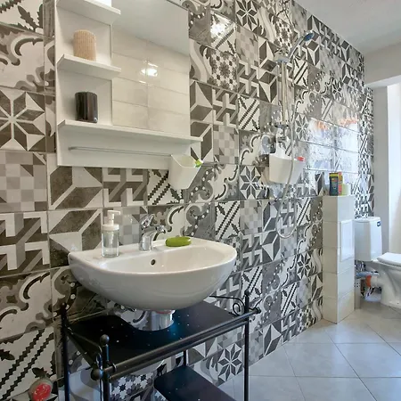 Artiesta - 7 Apartments In Sofia City Center * סופיה